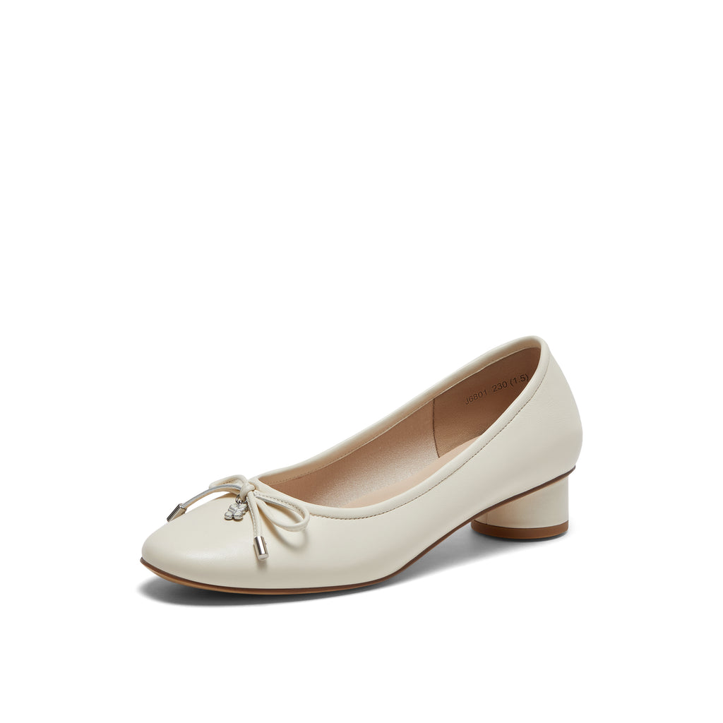 Pointed Toe Pump with Knot