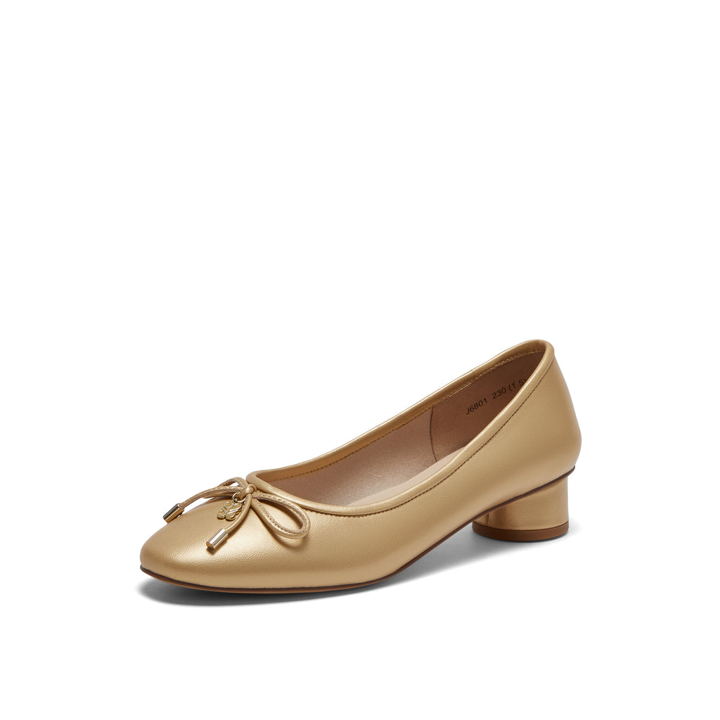 Pointed Toe Pump with Knot