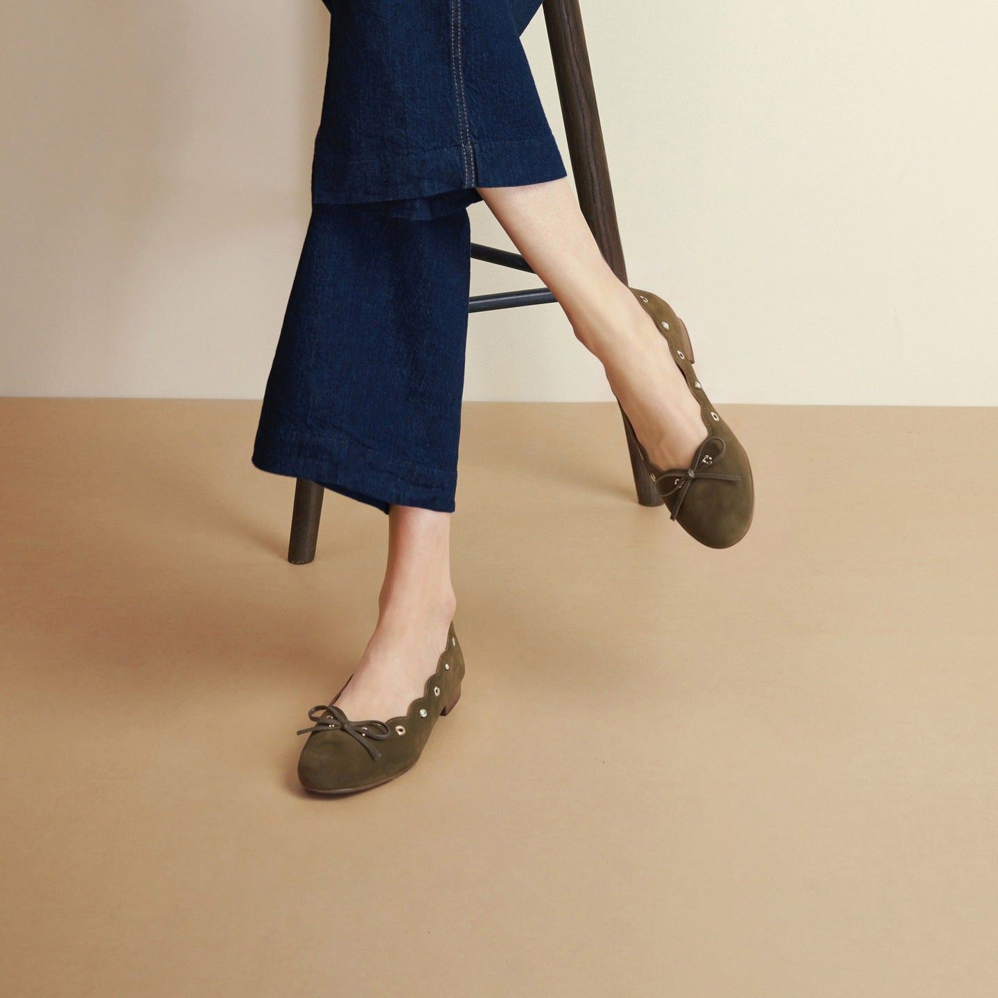 Rippled Edge Round Toe Flats