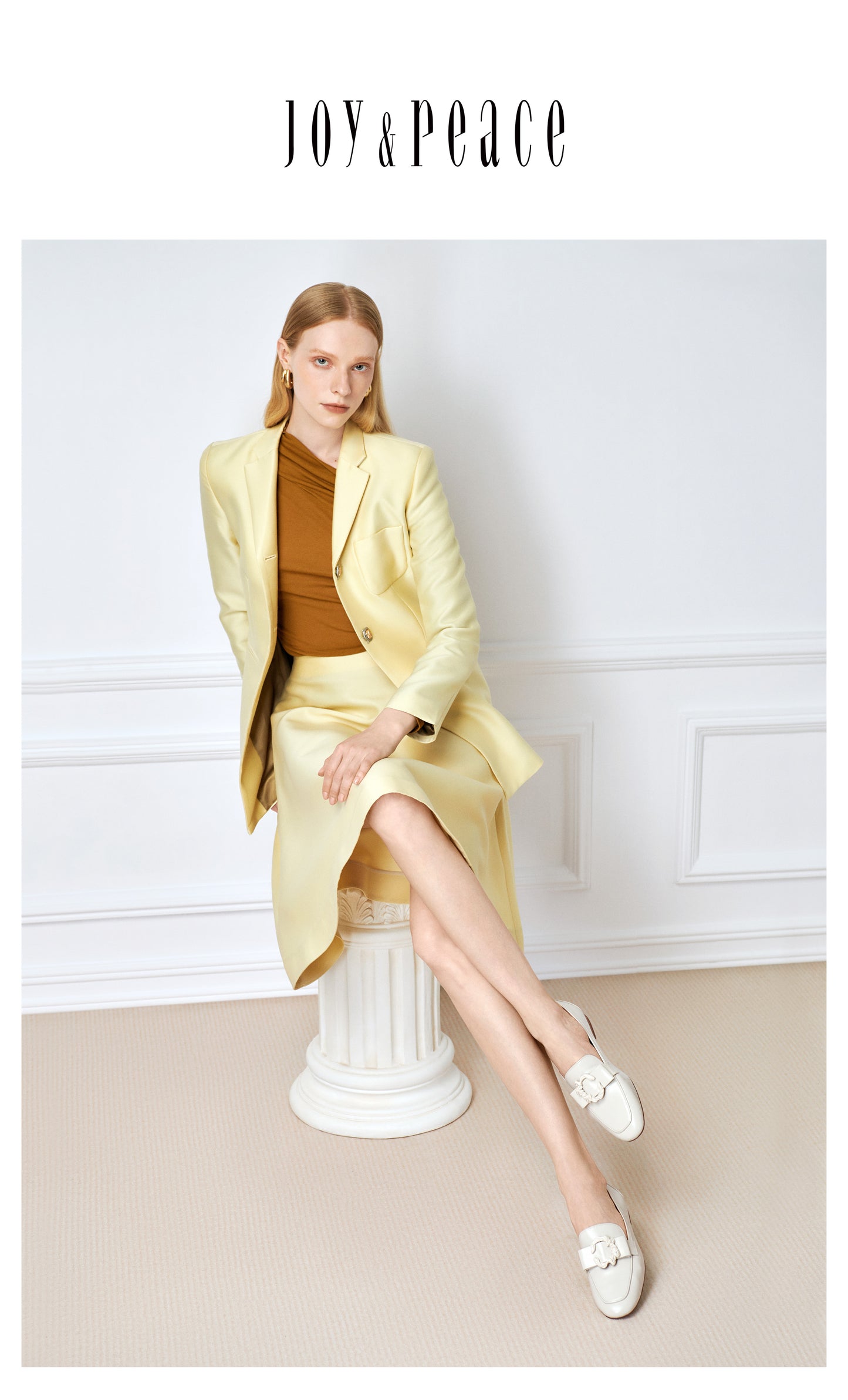 C-Shaped Textured Buckle Classic Loafer