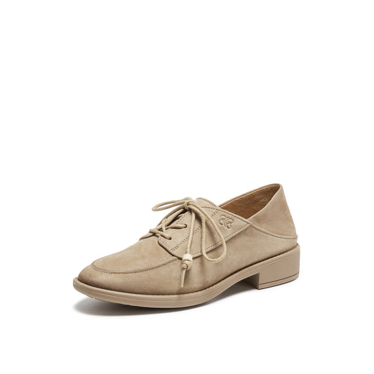 Oxford Shoe with Resin Accessories