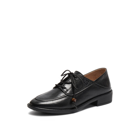 Oxford Shoe with Resin Accessories