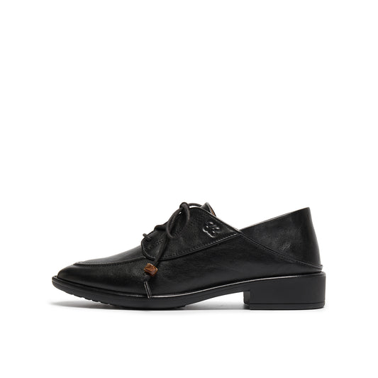 Oxford Shoe with Resin Accessories